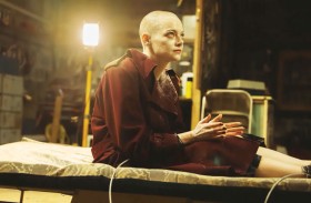 إيما ستون: رفضت الكشف عن مظهري حليقة الرأس في 