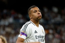 باريس تحقق بشيكات قدمها مبابي للشرطة 