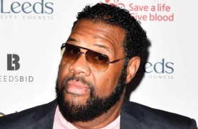 وفاة فاتمان سكوب بعد سقوطه على المسرح 