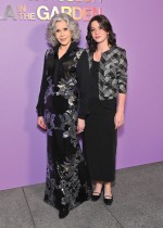 الممثلة الأمريكية جين فوندا وحفيدتها فيفا فاديم تحضران حفل متحف هامر السنوي العشرين في لوس أنجلوس. (ا ف ب)