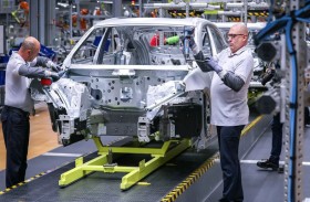 قطاع السيارات الألماني يدعو لتعاون أوروبي مع ترامب بشأن الرسوم الجمركية 