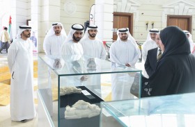 ماجد بن سعود المعلا يفتتح معرضا خاصا بموقع تل أبرق الأثري بأم القيوين 