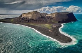 ولادة جزيرة بركانية جديدة 