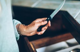 تقتل والدتها بسبب تعاملها السيء