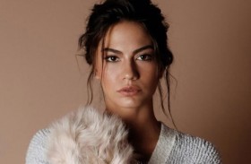 أوزديمير تخطف الأضواء بهذه الإطلالة