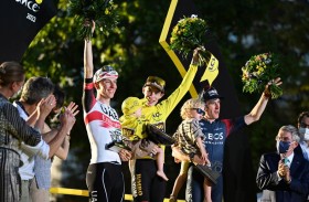 بوجاتشار نجم فريق الإمارات للدراجات الهوائية يتألق في جولة فرنسا