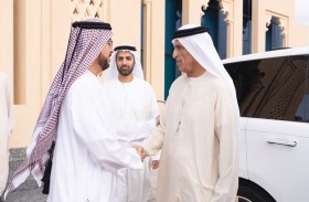 سعود بن صقر يقدم واجب العزاء في وفاة الشيخة فاطمة بنت عبدالله الزعابي