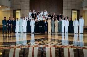 عبدالله بن زايد يحضر جانباً من حفل استقبال خريجي منصة دراية للمتحدثين 