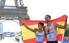 إسبانيا تحرز الذهبية الأولى لماراثون المشي للتتابع المختلط 