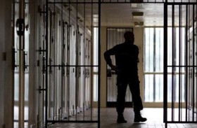 قاتل 3 مسنين يقضي على شريكه في الزنزانة 