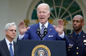 غارديان: بايدن ليس مايسترو السياسة الخارجية