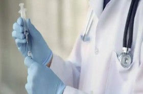 طبيب مزيف يخدع النساء 