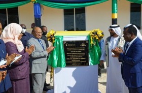 بتوجيهات محمد بن زايد.. الهلال الأحمر يفتتح مجمعين سكنيين بمرافقهما الخدمية في إقليم زنجبار