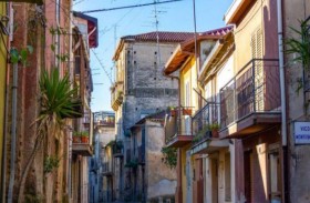 منازل للبيع في إيطاليا مقابل يورو واحد