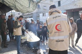 الهلال الأحمر الإماراتي يواصل توزيع المساعدات الإغاثية على أهالي قطاع غزة