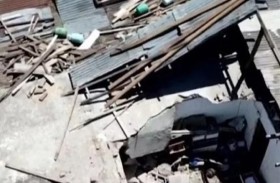 تفقد أطفالها بعد انهيار سقف المنزل