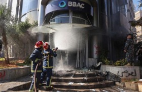 لبنان على شفير الانفجار.. حرائق في المصارف وبورصة في المتاجر