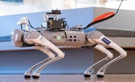 روبوت «كلب» لإرشاد المكفوفين والتحدث إليهم 