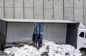 تحقيق إسرائيلي بشأن اعتداء نشطاء يمينيين على شاحنات مساعدات لغزة 