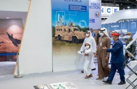 محمد بن زايد يتفقد عددا من المنصات العربية والدولية خلال فعاليات اليوم الرابع لـ( آيدكس 2021)