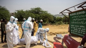 حصيلة وفيات كوفيد-19 في الهند تتجاوز 300 ألف 