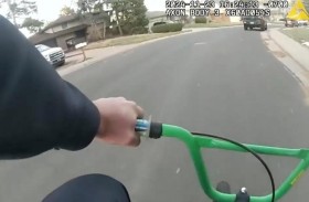 شرطي يحوّل لعبة إلى أداة للقبض على مجرم 