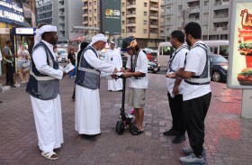 شرطة أبوظبي تنفذ توعية ميدانية لمستخدمي السكوترات الكهربائية بالتعاون مع الشركاء