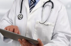 تشخيص خطأ يتسبب بعقم شاب وفقدانه البصر