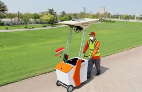بلدية دبي تعزز سعادة عمال النظافة بعربة ذات مميزات فريدة