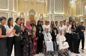 قصر الوطن يستقبل عدداً من المواطنين الإماراتيين للتعرف على إنجازات الدولة الملهمة بين الماضي والحاضر