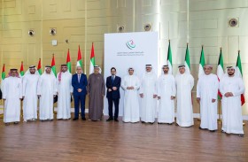 افتتاح النسخة الأولى من كأس الإمارات العالمي لسباقات الصقور في الكويت