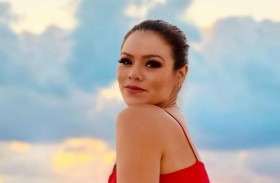 لورديانا تستعرض على البحر