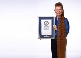 تسجل رقماً قياسياً بأطول تسريحة 