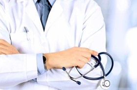 ينتحلان صفة «أطباء» بعيادة تجميل 