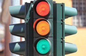 اختبار.. هل اللون الأعلى في الشارة الضوئية أحمر؟