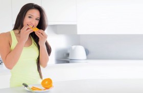 تناول الحمضيات بعد الطعام مباشرة قد يكون مضراً.. تعرَّف على الأسباب