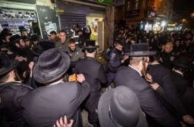  «الهواتف الحرام» تثير غضب طائفة الحريديم على الشرطة الإسرائيلية