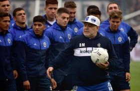 دموع وذكريات في الدوري الأرجنتيني بغياب مارادونا 