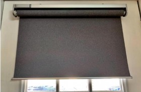 ستائر ذكية تعمل بالأوامر الصوتية