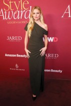 الممثلة الأمريكية جوستين لوب تحضر حفل توزيع جوائز WWD Style للغولدن غلوب في لوس أنجلوس. (ا ف ب)