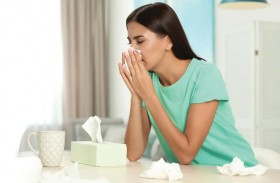 كيف نميز بين أعراض حساسية الطقس البارد ونزلات البرد؟