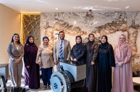 وفد من جمعية الصحفيين الإماراتية يزور مصانع «ألتميت باور سليوشن» في الشارقة