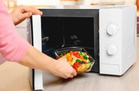 دراسة جديدة تحذر من خطر يسببه استخدام الميكروويف في تسخين أطعمة الأطفال