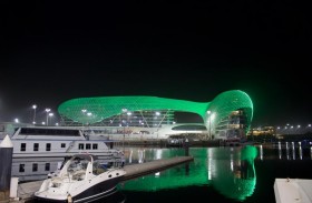 جزيرة ياس تضيء معالمها باللون الأخضر احتفاء باليوم الوطني الـ 92 للسعودية