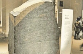 علماء آثار مصريون يطالبون باستعادة «حجر رشيد»