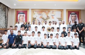إدارة الإمارات تكرم صقور فريق 15 عاماً  