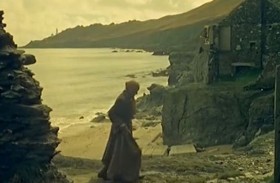 تعيش وحيدة في قرية مهجورة نصف قرن