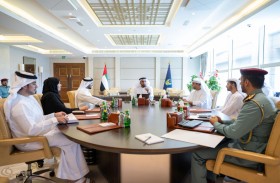 سيف بن زايد يطلع على عدد من مبادرات وتشريعات مجلس جودة الحياة الرقمية