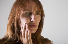 شعور غير مريح في الفم يمكن أن يشير إلى المراحل المبكرة من مرض ألزهايمر