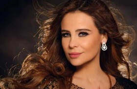 كارول سماحة تشوّق جمهورها لمسرحيتها الجديدة
